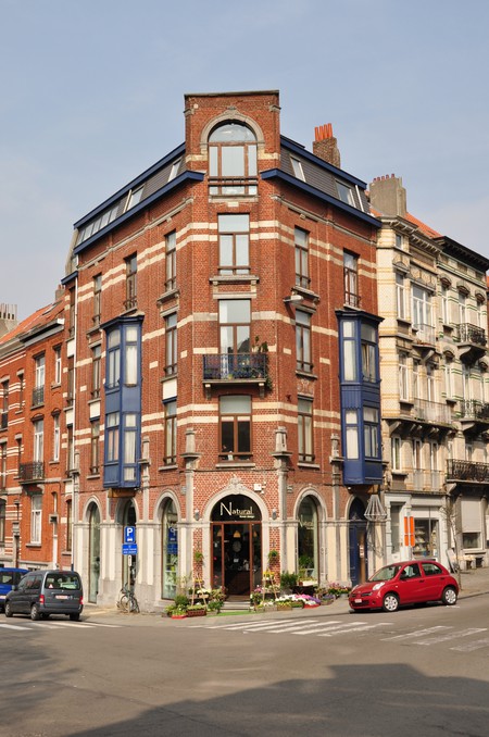 Brabançonnelaan 82, Schaarbeek, voormalige <i>Café de la Couronne royale</i> (© GOB-BSO, foto APEB 2011).