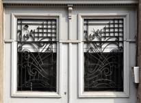 Rue Waelhem 48, Schaerbeek, porte, jours grillés (© SPRB-BDU, photo APEB 2013).