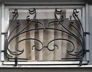 Rue Waelhem 48, Schaerbeek, grille gauche de l’imposte (© SPRB-BDU, photo APEB 2016).