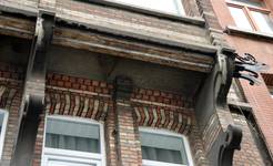 Chaussée de Louvain 231, Saint-Josse-ten-Noode, encorbellement de l’oriel (© APEB, photo 2016).