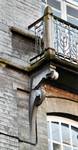 Boulevard des Déportés 34, Tournai, second étage, travée gauche, balcon (© APEB, photo 2002).