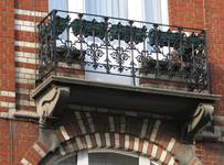 Leuvensesteenweg 237-239, Sint-Joost-ten-Node, tweede verdieping, balkon (© APEB, foto 2000).